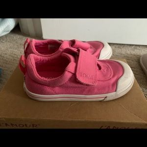Girls TOMS sneaker 9